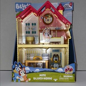 Bluey Mini Bluey Home Playset - Pink, Yellow, Blue